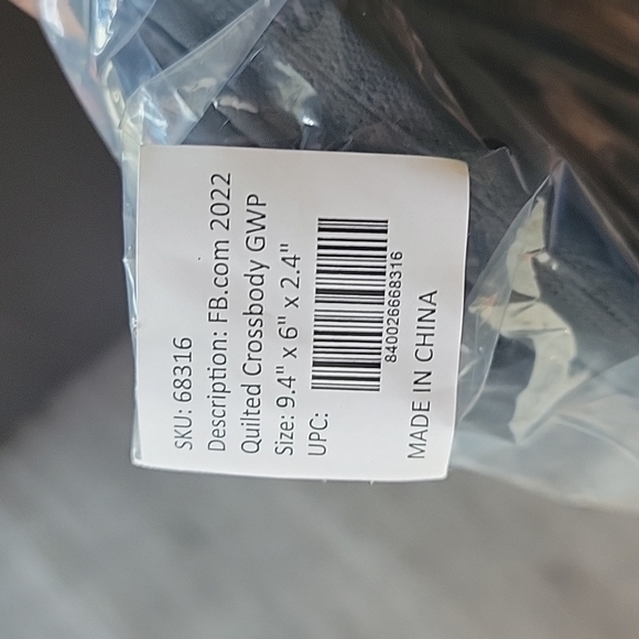 FENTY BEAUTY Quilted  PUFFER BAG (Crossbody) online exclusive! NEW - Picture 10 of 15